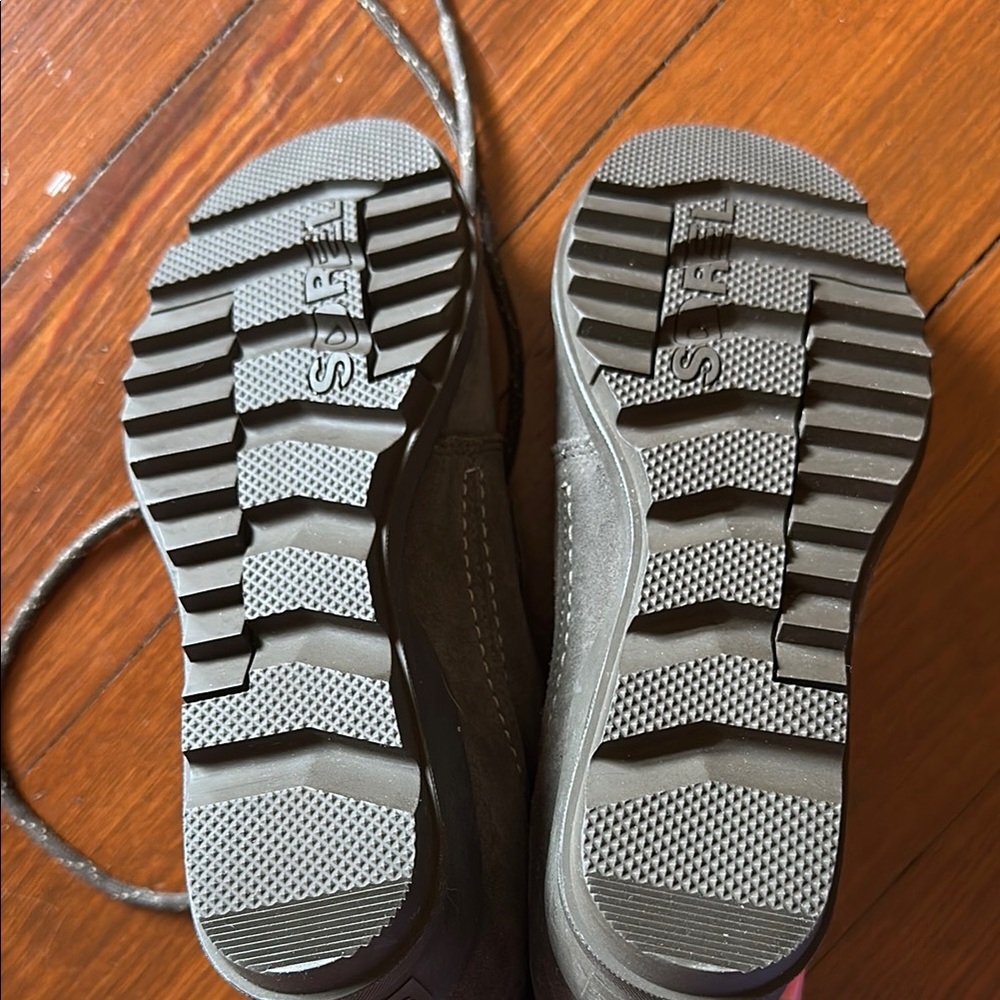 NWOT Ladies SOREL Suede Lace-Up Ankle Booties - Picture 6 of 7